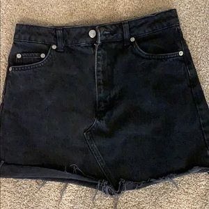 Size 6 black denim skirt!